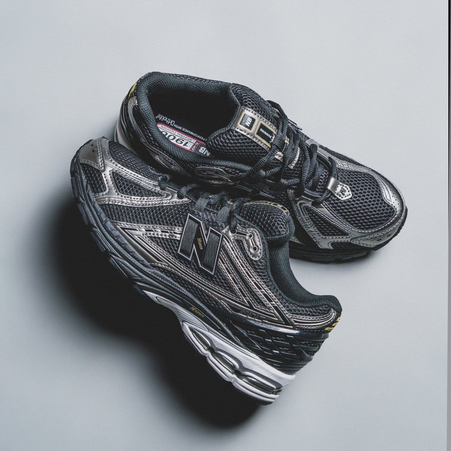 U1906 "Black/Silver
